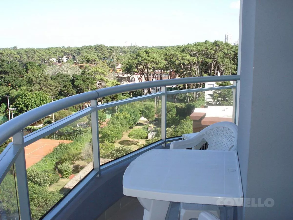 Alquiler de apartamento
Ocean Drive – Av. Roosevelt, Parada 8
Punta Del Este, Maldonado
U$S
4.100
temporada 2019 – 2020_5deb0346e89b5.webp