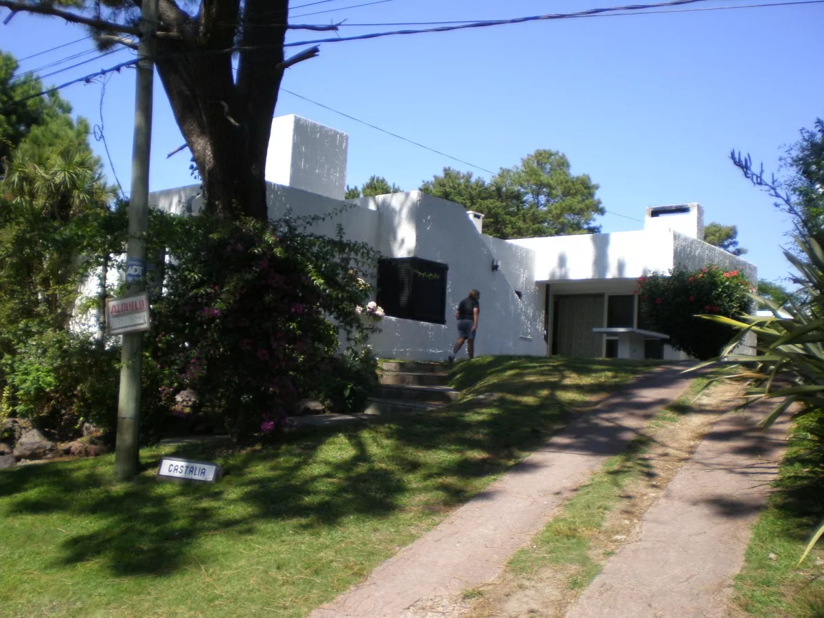Dueño alquila Casa en Punta del Este
Av Del Mar Equina Pedragosa Sierra 0000
Punta Del Este, Maldonado
U$S
2.800
temporada 2019 – 2020_5dead7372d1f5.webp