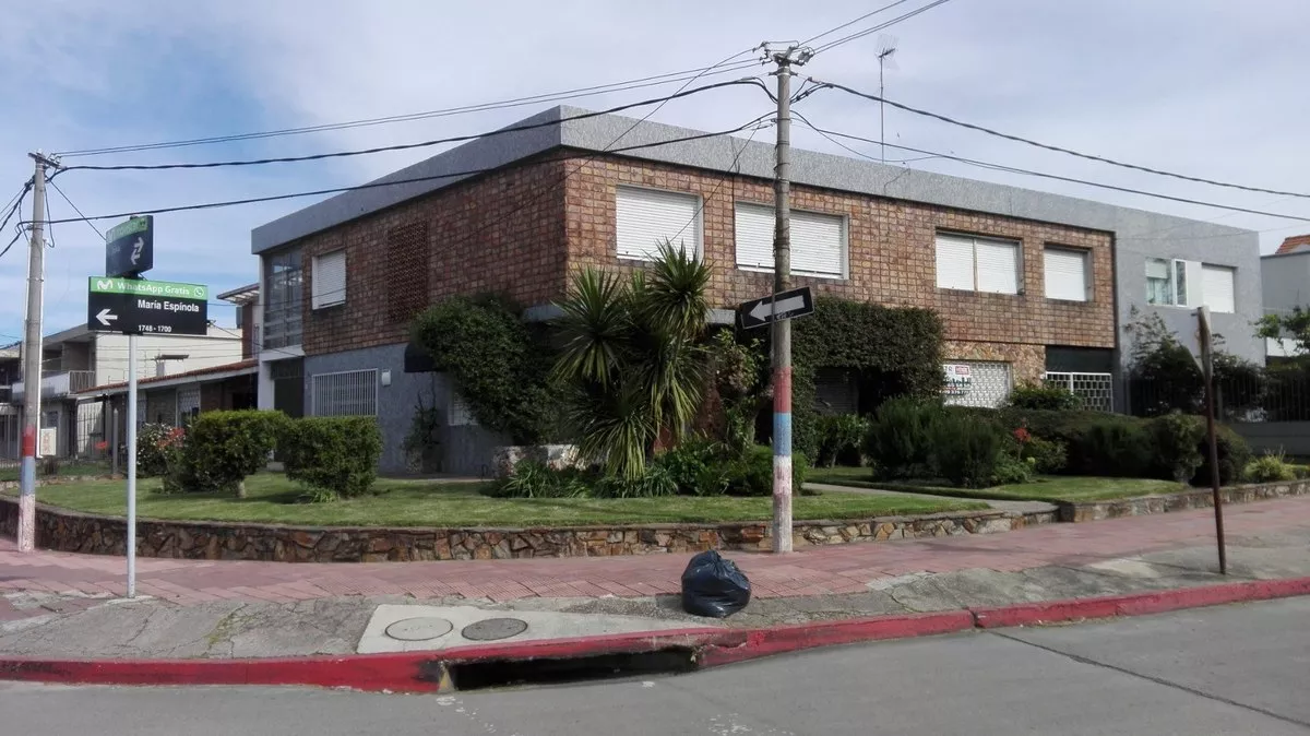 Alquiler casa más de 4 dormitorios
Av. Bolivia Y Alberdi 1111
Carrasco, Montevideo
$
55.000_5e2c8b679c79a.webp