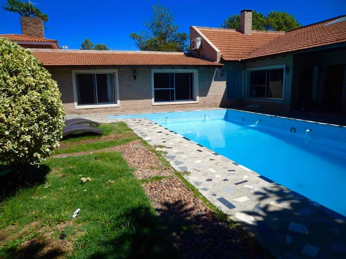 Alquiler casa más de 4 dormitorios
Av Italia 7465
Carrasco, Montevideo
$
59.000_5e2c87332dd71.webp
