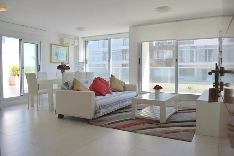 Alquiler de apartamento
Av. Gorlero
Punta Del Este, Maldonado
U$S
5.500
temporada 2019 – 2020_5e128efbb2a25.webp