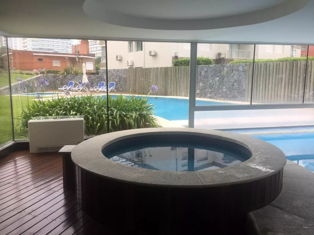 Alquiler de apartamento
Torre O
Punta Del Este, Maldonado
U$S
2.250
temporada 2019 – 2020_5e1281cc1eec6.webp