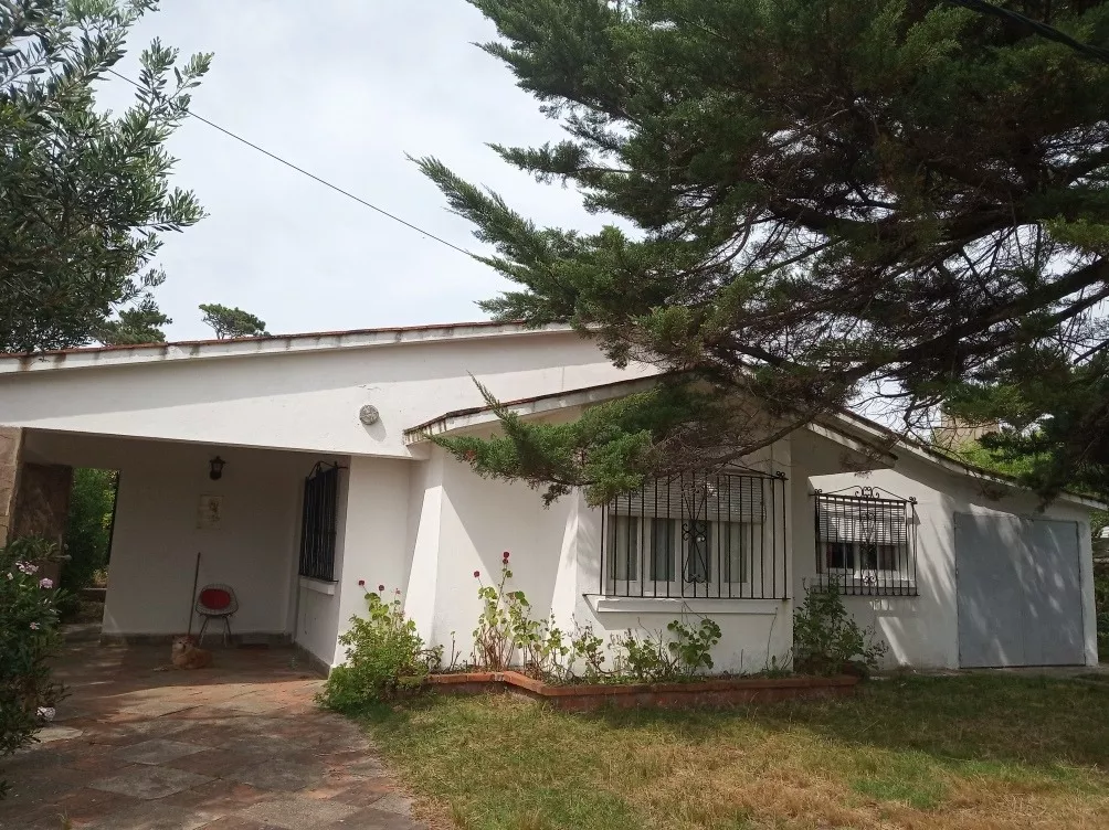 Alquiler de casa
Anibal Falco Esquina Liropeya 0
La Aguada, Rocha
$
2.600
temporada 2019 – 2020_5e1b89902cd7c.webp