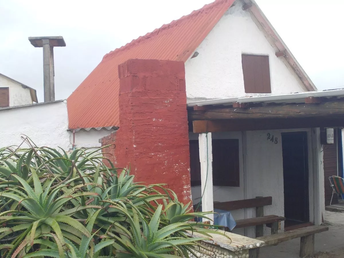 Alquiler de casa
Cachimba Y Faroles 248
Castillos, Rocha
$
2.100
temporada 2019 – 2020_5e1b8ae03a2df.webp