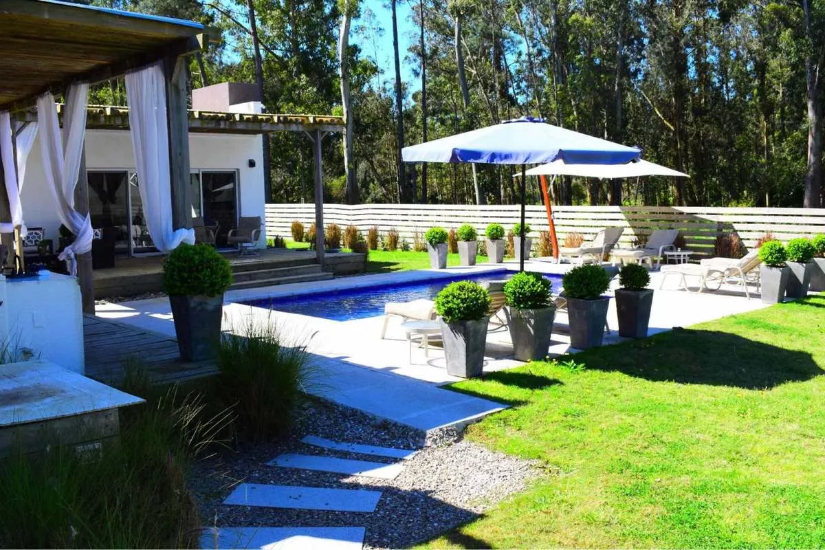 Dueño alquila Casa en Punta del Este
El Estribo Y El Rodeo Parque Burnett Pinares 20001
Punta Del Este, Maldonado
U$S
1.000
temporada 2019 – 2020_5e1264926093b.webp