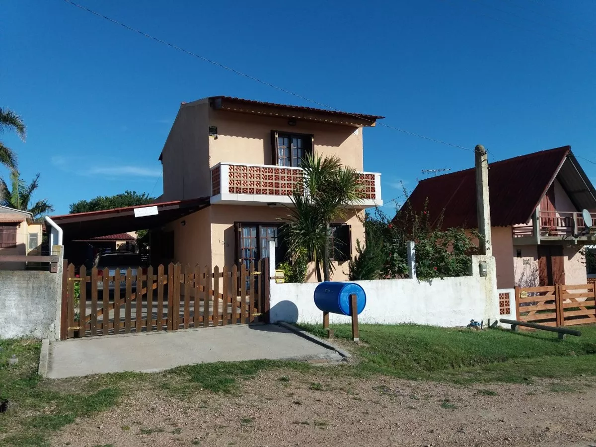 Alquiler de casa
Balneario La Alborada Rúa 12 (chui Brasil) N° 138 0
Barra Del Chuy, Rocha
$
2.100
temporada 2019 – 2020_5e4309482f1eb.webp