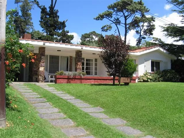 Dueño alquila Casa en Punta del Este
Volta 1111
Punta Del Este, Maldonado
U$S
120
temporada 2019 – 2020_5e39f14f91d82.webp
