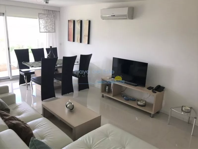 Alquiler de apartamento
Apartamento En Punta Del Este, Brava | Playa Del Este Ref:11045- Ref: 11045
Punta Del Este, Maldonado
U$S
3.900
temporada 2019 – 2020_5e6189b76555a.webp