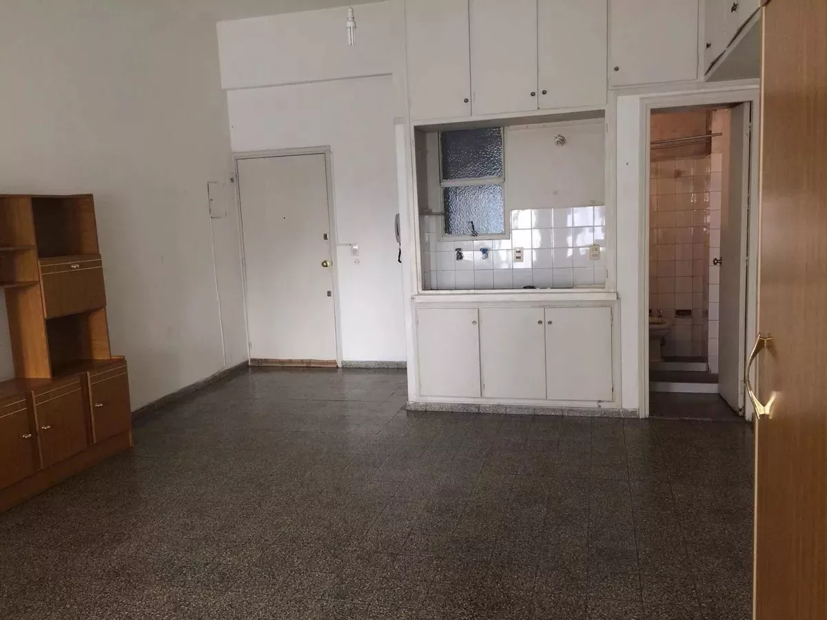 Alquiler monoambiente
Mercedes Y Vazquez 0000
Centro, Montevideo
$
13.000_5e7a6216473ed.webp