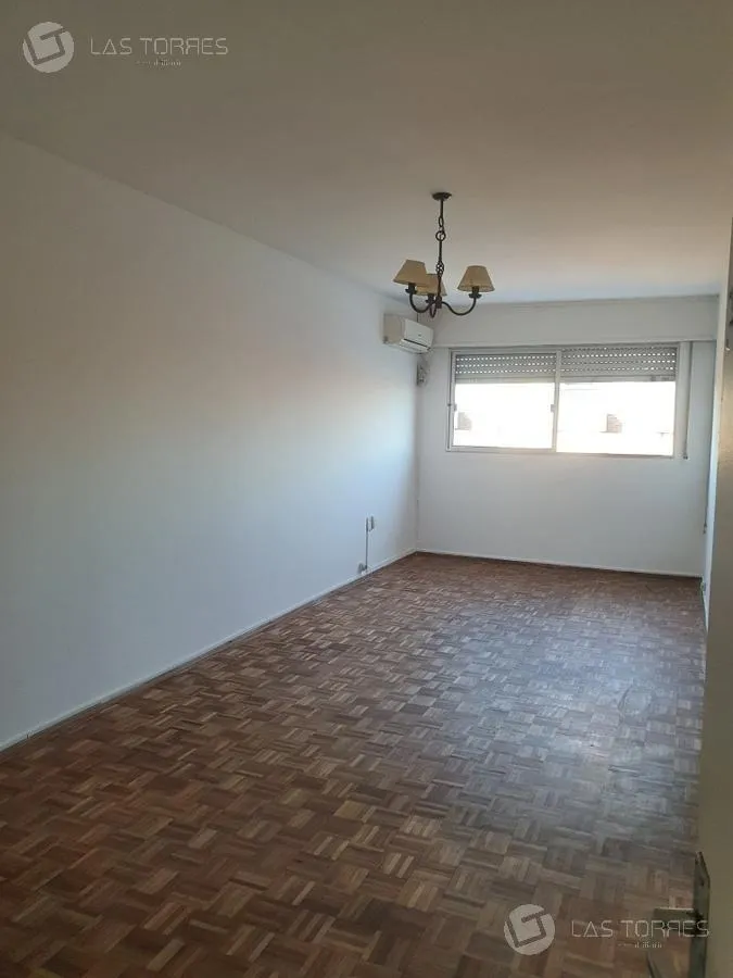 Alquiler 1 dormitorio
Cairoli Y Avenida Italia Lap2470130
La Blanqueada, Montevideo
$
17.000_5ebc2ca872af5.webp
