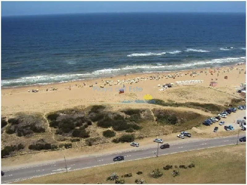 Alquiler de apartamento
Apartamento En Brava, 3 Dormitorios *- Ref: 6215
Punta Del Este, Maldonado
U$S
14.500
temporada 2019 – 2020_5eb0ac515801c.webp