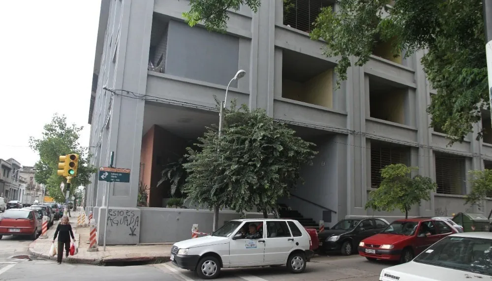 Alquiler 1 dormitorio
Isidoro De Maria Esq Terra 210520
Aguada, Montevideo
$
17.800_5ee3b81f78011.webp
