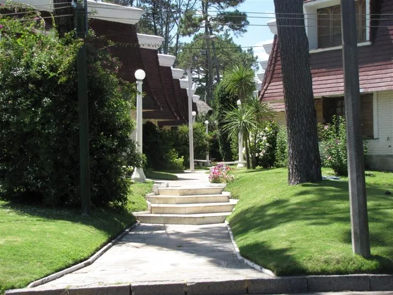 Alquiler de apartamento
Av. Francia, Parada 10 Mansa 10
Punta Del Este, Maldonado
U$S
111
temporada 2019 – 2020_5ed8247d87460.webp