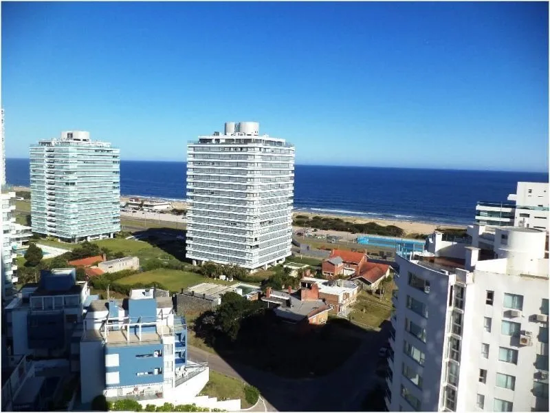 Alquiler de apartamento
Biarritz 100
Punta Del Este, Maldonado
U$S
9.500
temporada 2019 – 2020_5ed84d986e23e.webp