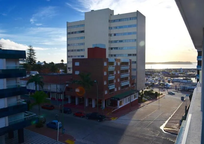 Alquiler de apartamento
Calle 17 (el Estrecho) Y Gorlero
Punta Del Este, Maldonado
U$S
3.000
temporada 2019 – 2020_5ed833f12c51f.webp