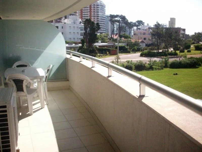 Alquiler de apartamento
M Hijo El Doctor 100
Punta Del Este, Maldonado
U$S
8.800
temporada 2019 – 2020_5ed84b63f3c44.webp