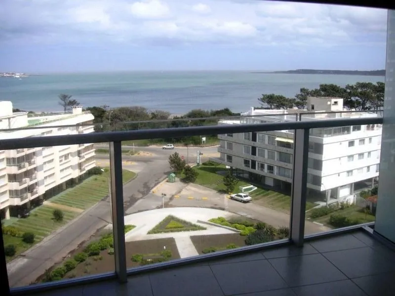 Alquiler de apartamento
Rambla Claudio Williman
Punta Del Este, Maldonado
U$S
11.000
temporada 2019 – 2020_5ed84e1832566.webp