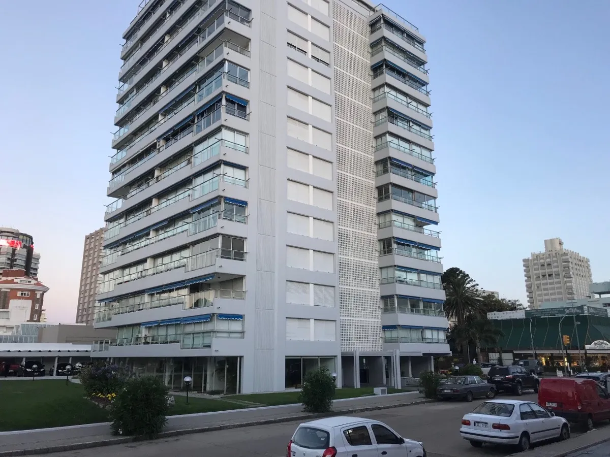 Alquiler de apartamento
20 Esquina 29 Edif. Villa D´este 604
Punta Del Este, Maldonado
U$S
265.000
temporada 2019 – 2020_5effb5a9b2634.webp