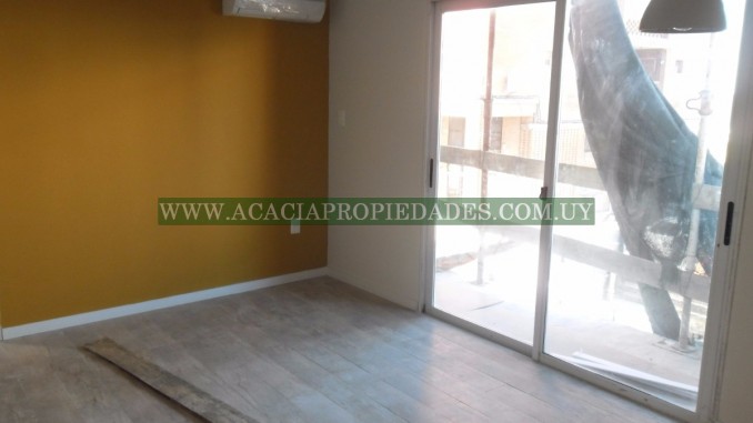 Apartamento en alquiler Aptos. 1 Y 2 Dormitorios En Alquiler - Consulte!! 000 - Ciudad Vieja 3 ambientes 0 m² $ 17.000