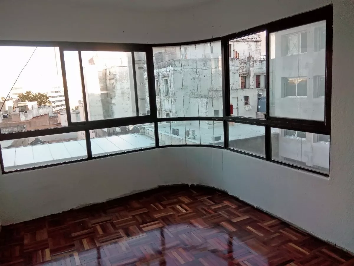 Alquiler 1 dormitorio
Tacuarembó Y 18 De Julio 000
Cordón, Montevideo
$
17.000_5e04fc7b324d6.webp