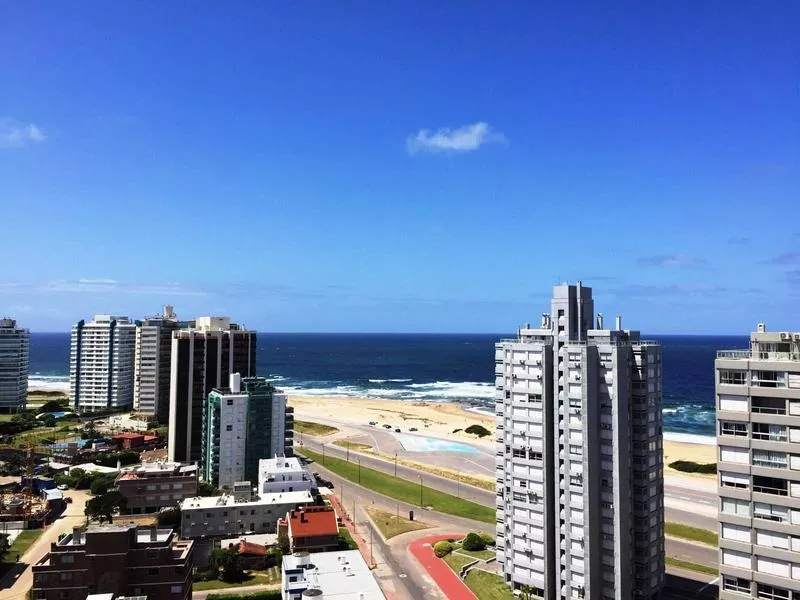 Alquiler de apartamento
Piso Alto De 2 Dormitorios En Brava
Punta Del Este, Maldonado
U$S
4.800
temporada 2019 – 2020_5e12892ac3e8e.webp