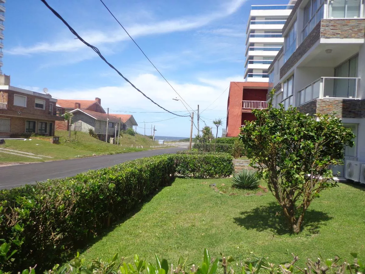Alquiler de apartamento
Leyenda Patria Y Tabaré Parada 7 Brava 104
Punta Del Este, Maldonado
U$S
95
temporada 2019 – 2020_5e39f3df902f3.webp