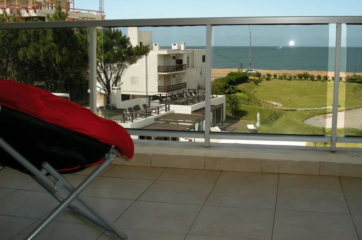 Alquiler de apartamento
Rambla Playa Mansa, Parada 37, Pinares 37
Punta Del Este, Maldonado
U$S
3.800
temporada 2019 – 2020_5e39f6f1e29db.webp