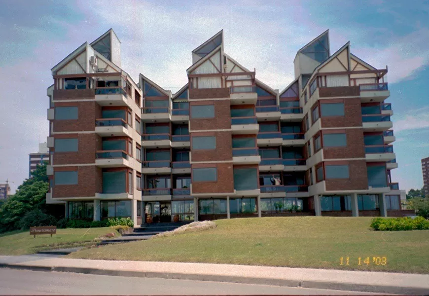 Alquiler de apartamento
Rbla Lorenzo Batlle Y Ave Chiverta 1
Punta Del Este, Maldonado
U$S
130
temporada 2019 – 2020_5e39fbac0d059.webp