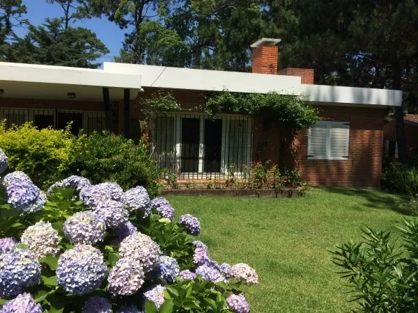Dueño alquila Casa en Punta del Este
Lourdes 1
Punta Del Este, Maldonado
U$S
107
temporada 2019 – 2020_5e39ee3bcef47.webp