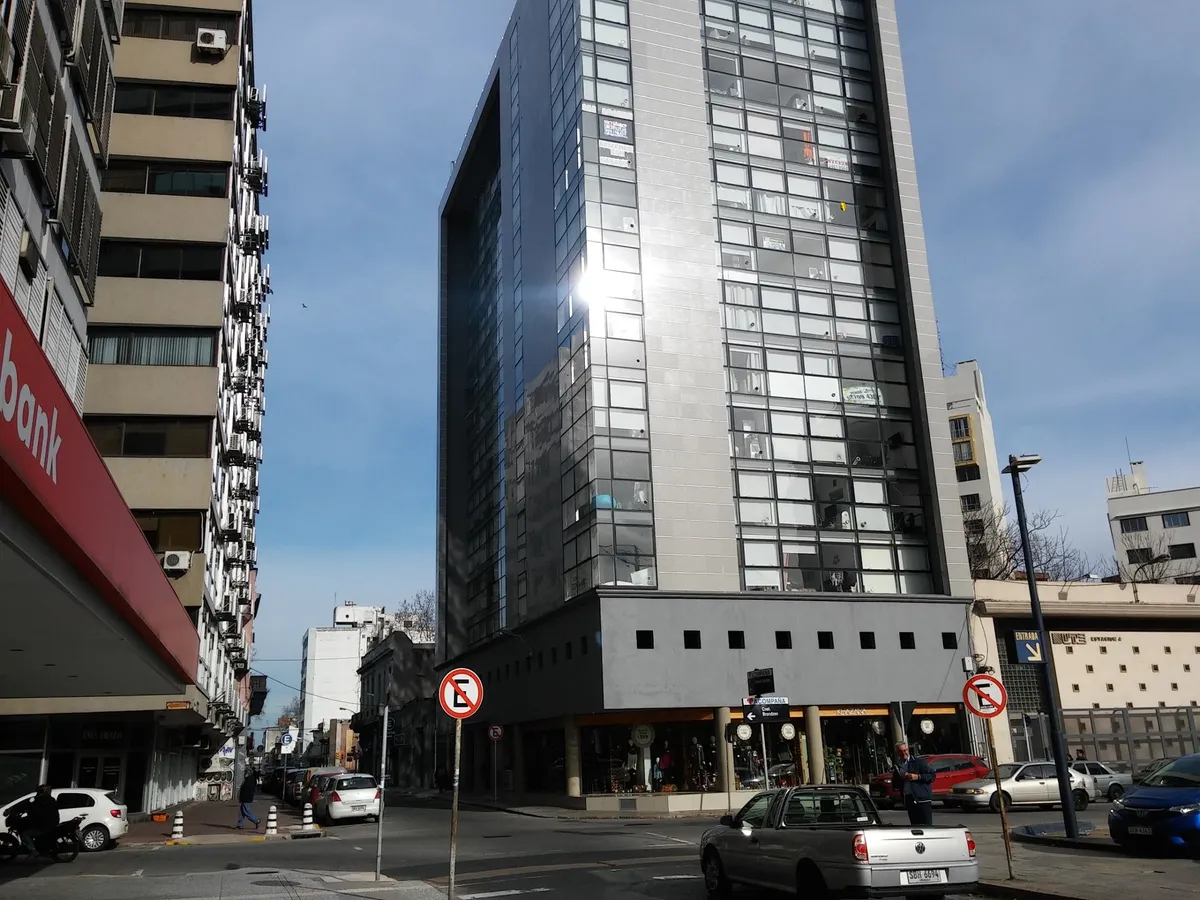 Alquiler 1 dormitorio
Arenal Grande Y Cnel. Brandzen
Cordón, Montevideo
$
19.000_5ea32bf567eb2.webp