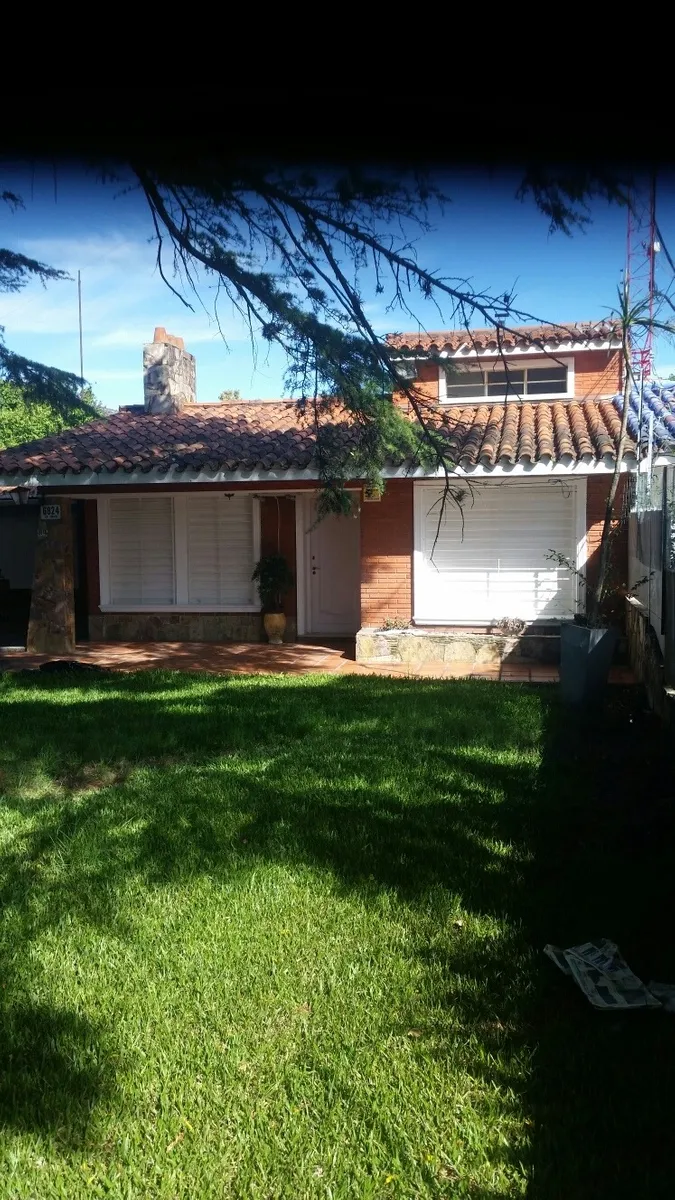 Alquiler casa más de 4 dormitorios
Avenida Italia 6824
Carrasco, Montevideo
$
49.000_5ea32d8f522d4.webp