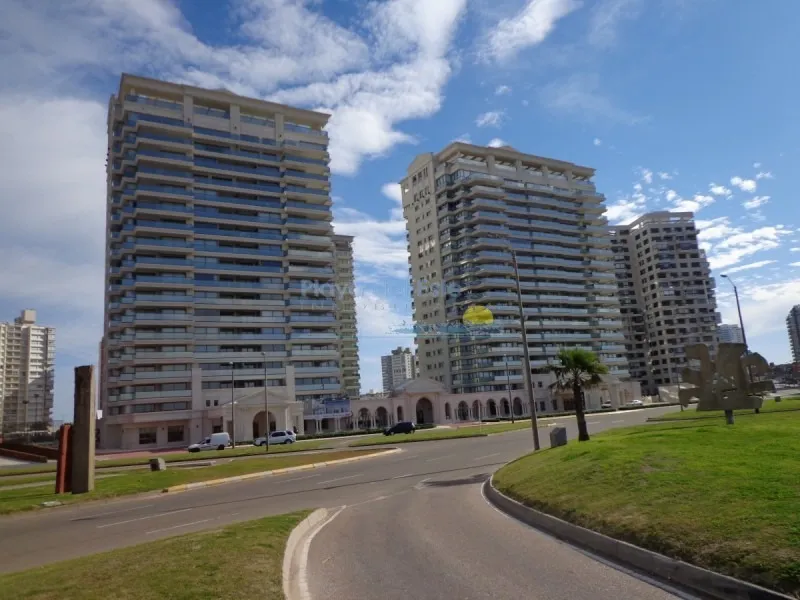 Alquiler de apartamento
Brava, 3 Dormitorios- Ref: 8555
Punta Del Este, Maldonado
U$S
15.000
temporada 2019 – 2020_5eb0ade5d6c3b.webp