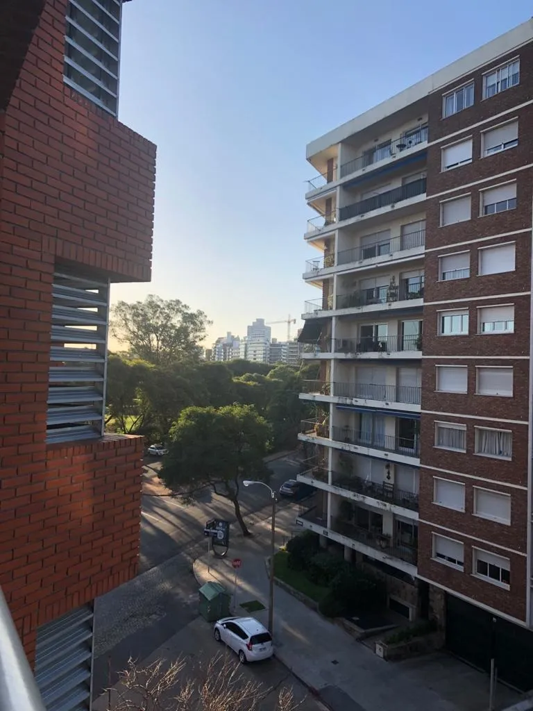 Alquiler 1 dormitorio
Br. Artigas 350
Punta Carretas, Montevideo
$
22.500_5ef232c5b5daa.webp