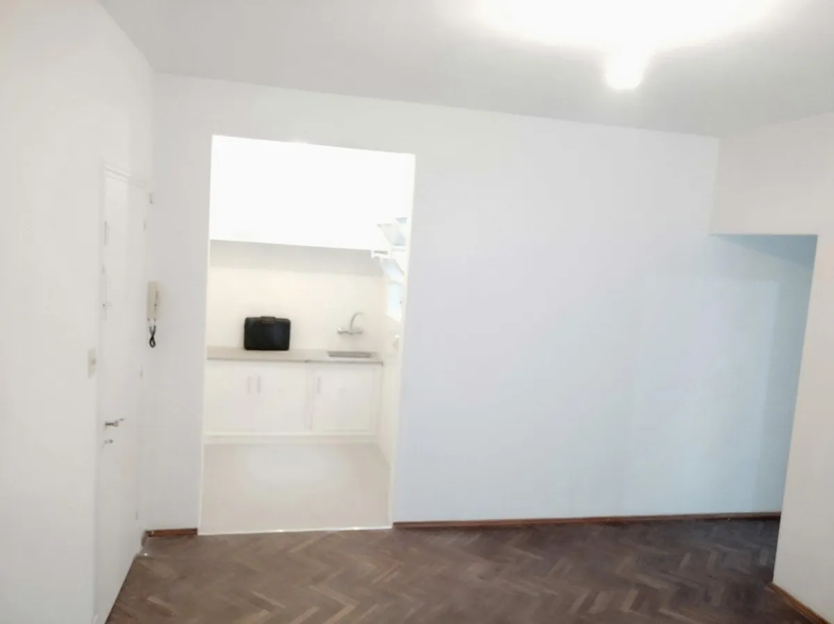 Alquiler 1 dormitorio
Tacuarembó Esq Paysandú. Ideal Estudiantes! Con Patio. A Mts De 18 Julio. Gc Bajos! 097321938
Cordón, Montevideo
$
16.000_5ef243f79e2a2.webp