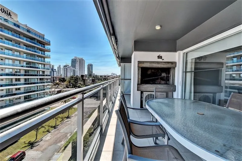 Alquiler de apartamento
Arazati 100
Punta Del Este, Maldonado
U$S
5.600
temporada 2019 – 2020_5ed83681e7692.webp