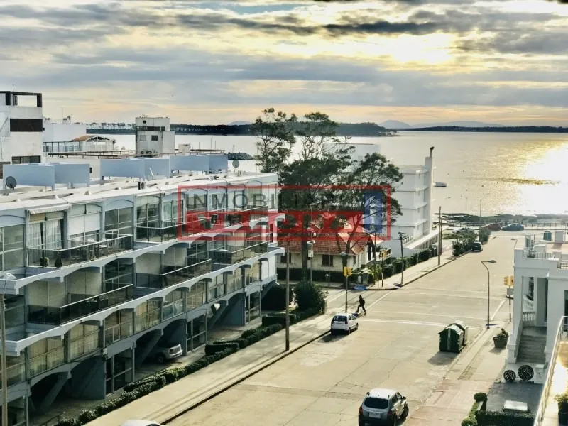 Alquiler de apartamento
Apto En Peninsula – 1 Dorm – Ref: 6639
Punta Del Este, Maldonado
U$S
3.500
temporada 2019 – 2020_5effcbe3d1c05.webp