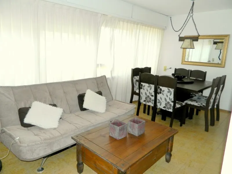 Alquiler de apartamento
Península – Oportunidad 2 Dorms + Garaje- Ref: 8776
Punta Del Este, Maldonado
U$S
600
temporada 2019 – 2020_5effc309007d9.webp